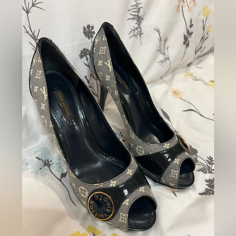 Louis Vuitton Black and Gray Peep Toe Heels
